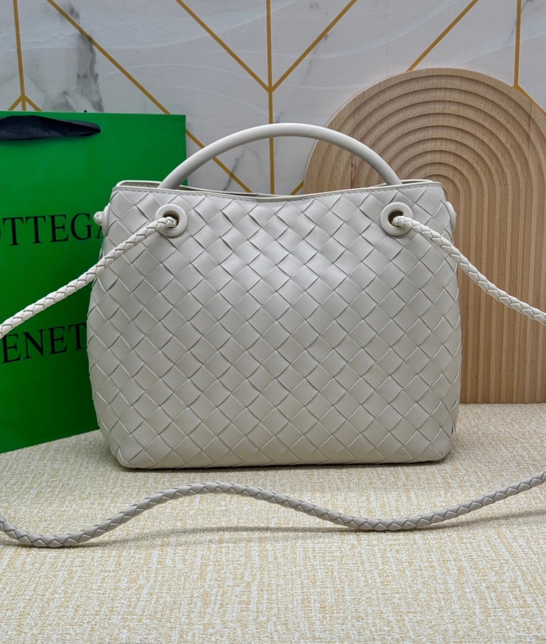 BOTTEGA Small Andiamo Top handle bag 28cm / BOTTEGA Tote Bag กระเป๋าสะพายดีไซส์สาน วัสดุเดนิมคอตตอนรุ่นใหม่ สวยงามเป็นเอกลักษณ์ เกรดออริ 1:1 ใช้งานต่างประเทศได้
