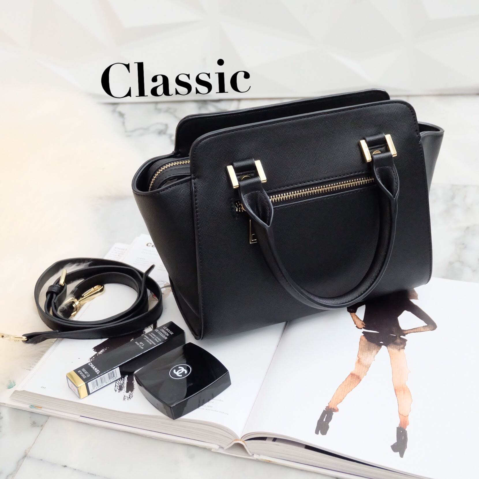 รุ่นขายดีตลอดกาล กระเป๋าหนัง saffiano สวยมากๆค่า รุ่น KEEP Infinite office bag สวย น่ารัก ขนาดตอบทุกโจทย์การใช้งาน เห็นแล้ว **หลงรักเลยคะ 🌲ตัวกระเป๋าขนาดกำลังดีหนังsaffiano ลายสวยที่สำคัญ ดูแลรักษาง่าย ประดับด้วยผ้าพันหูกระเป๋ารุ่นพิเศษ ทำให้กระเป