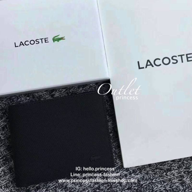 LACOSTE WALLET กระเป๋าสตางค์แบบพับ2ตอนสำหรับผู้ชาย มีช่องใส่บัตร ใส่ธนบัตรแยกเป็นสัดส่วน กระเป๋าสตางค์คุณภาพดีตามแบบฉบับของแบรนด์ มากล่อง ถุงกระดาษแบรนด์แบรนด์แข็งแรงสวยมากค่ะ ไม่ว่าจะใช้เองหรือเป็นของขวัญก็สุดคุ้มและน่าใช้ ห้ามพลาดเลยค่า