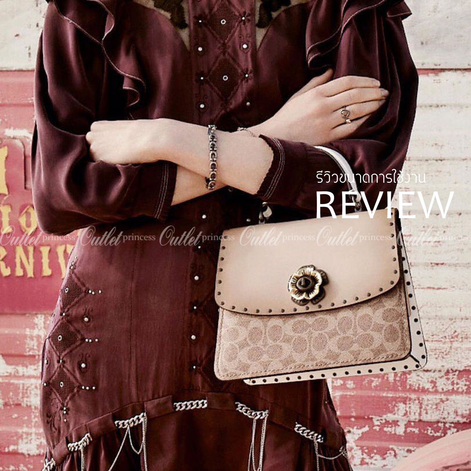 Coach Parker Top Handle In Signature Canvas With Rivet สินค้าใหม่ทรงน่ารัก ใช้แล้วดูแพงมากกก มีช่องใส่ขนาดกว้าง ใส่ของได้จำนวนมาก แถมยังสามารถถือเก๋ๆ แบบคุณนาย หรือสะพายเป็น crossbody ก็ได้ โดดเด่นด้วยลายsignature coach ใครยังไม่มีห้ามพลาดดดเลยนะ ของสวยจร