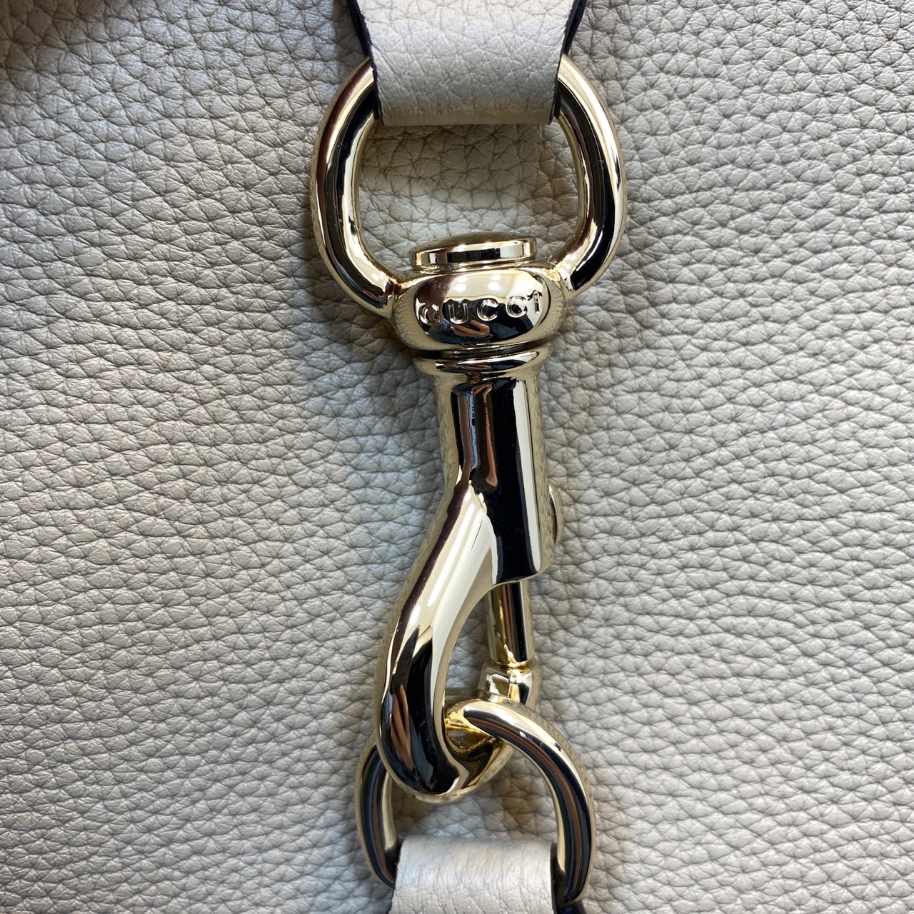 GUCCI MEDIUM TOTE BAG WITH HOOK CLOSURE / Gucci medium tote bag กระเป๋าทรงโท้ทสไตล์ใหม่ล่าสุด เกรดออริ 1:1 สลับแท้ ใช้งานต่างประเทศได้ ภาพถ่ายจากงานจริง