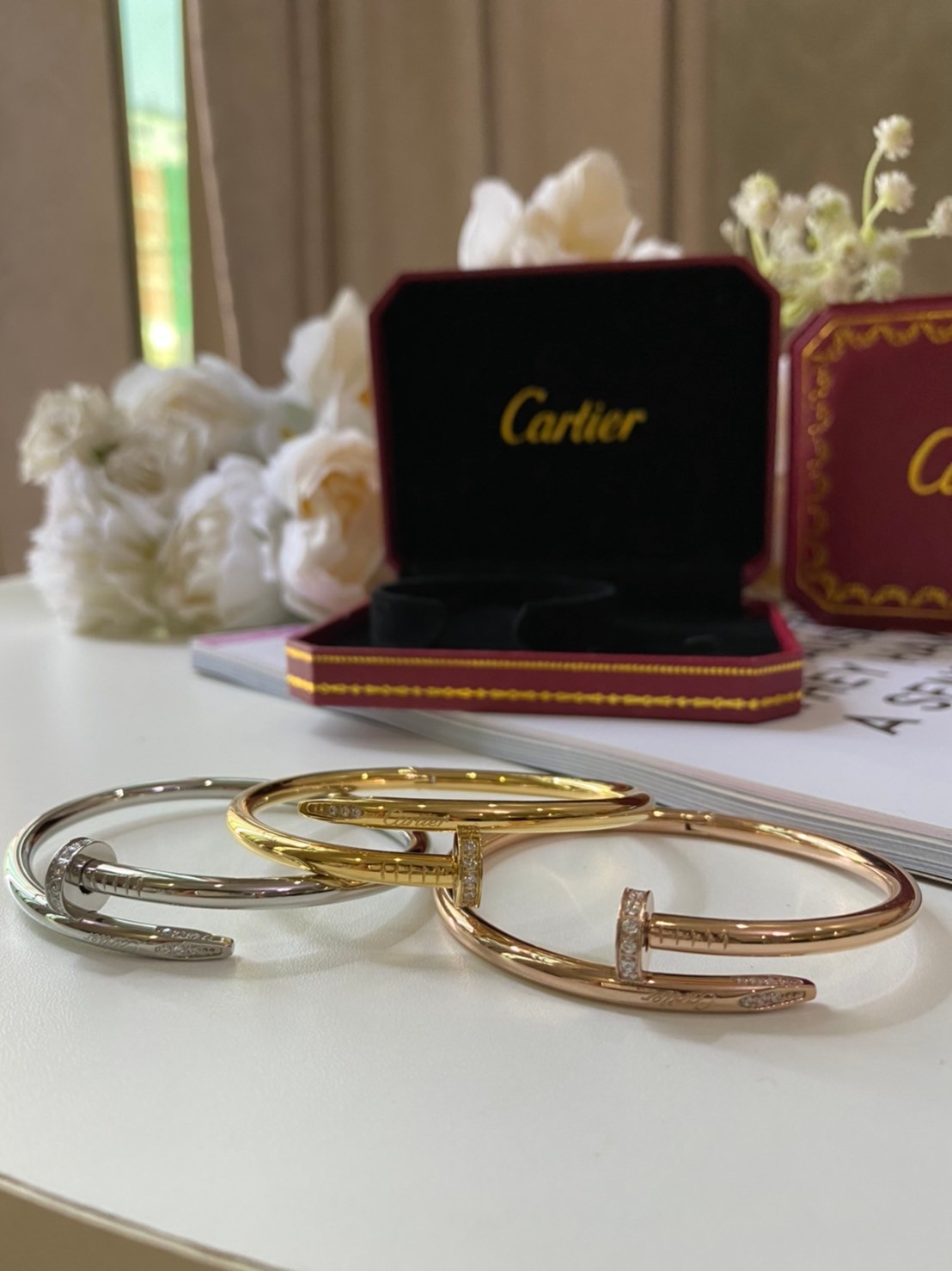 Cartier Bracelet / Cartier JUSTE UN CLOU กำไลคาเทียร์ตะปู รุ่นมีเพชร ภาพถ่ายจากงานจริง พร้อมกล่อง วัสดุโลหะเคลือบขึ้นเงาตามรูป ใช้งานต่างประเทศได้