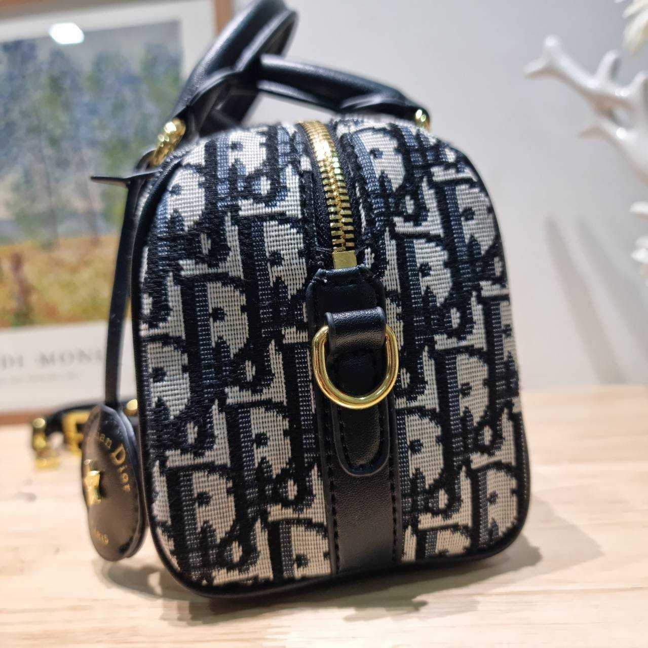 DIOR Groove 20 Bag / Dior Keepall Oblique Jacquard กระเป๋ารุ่นใหม่สุดคลาสสิค ดูดีและมีเทส รูปทรงหมอนยอดฮิต เกรดวีไอพี ไฮเอน 1:1 ใช้งานต่างประเทศได้