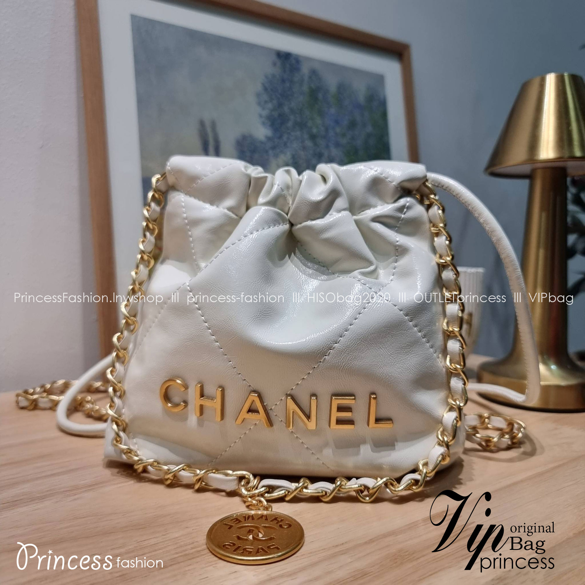 Chanel 22 mini bag / CHANEL 22 MINI HANDBAG พร้อมส่ง 4 สี กระเป๋าสะพาย ดีไซน์เรียบหรู โดดเด่นจากสายสะพายโซ่สีทอง และเหรียญโลโก้ ใช้ได้ง่ายๆไปเลยทุกโอกาส