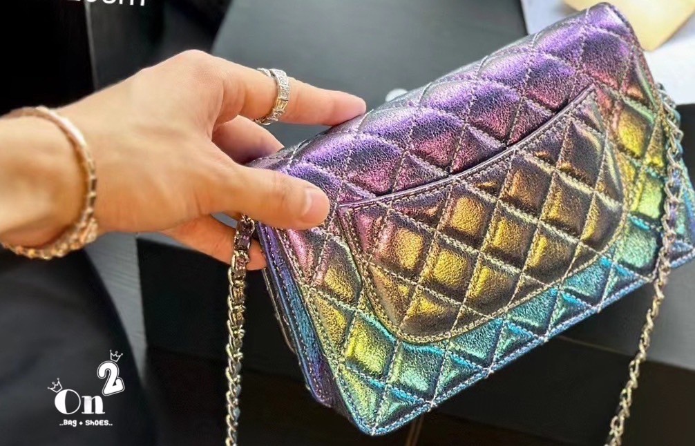 CHANEL WOC RAINBOW / Chanel Wallet On Chain In Gradient Metallic Rainbow กระเป๋าสะพายโทนสีรุ้งไล่สี ทรงสวย ลูกคุณหนู ไฮโซสะพายเเล้วดูเเพงใช้ได้ทุกชุด มาพร้อมสีโทนใหม่ที่ เข้ากับเสื้อผ้าได้สวยโดดเด่นงานเป๊ะทุกจุด