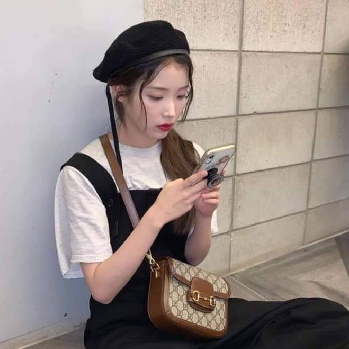 GUCCI HORSEBIT 1955 MINI BAG กระเป๋า crossbody รุ่นฮิต สุดหรูหรา คลาสสิค จุของสำคัญได้เยอะ มาพร้อมสายสะพายยาว 2 เส้น สามารถ ปรับระดับได้ ถอดออกได้ รุ่นนี้ใช้งานดีมาก บอกต่อกันถึงที่สุด ใช้ได้ทุกโอกาส เป็นอีกรุ่นที่โดดเด่นมากๆ