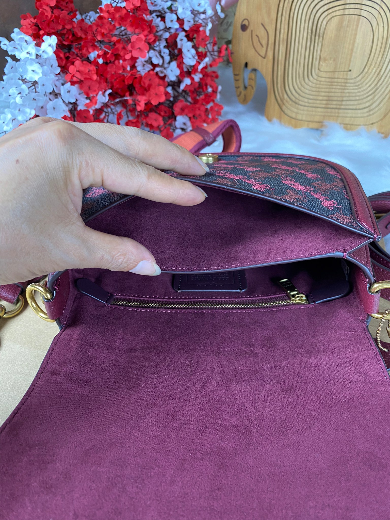 OUTLET 】COACH BEAT SADDLE BAG 10 แบบพร้อมส่ง จุกๆ เลยค่า The best item! ที่สาวๆรอคอย! ฮอตไฟลุก! สีหายาก ละมุนคุณหนู คอลเลคชั่นใหม่ ดีไซน์หรูหรา พิเศษมากๆมาพร้อมสายสะพาย 2 เส้น ใช้คู่กันหรือแยกสะพายก็สวยครบสูตร กระเป๋าสะพายทรง saddle คลาสสิค วัสดุหนัง glov