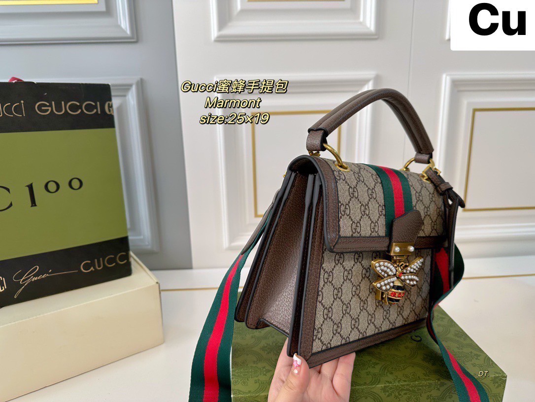GUCCI Queen Margaret Bee top handle bag กระเป๋าถือลิมิเต็ดด้วยตัวกดล็อครูปผึ้งประดับมุกสวยหรูโดดเด่น มาพร้อมสะพายข้างสปอร์ต ดีไซน์สวยไม่ซ้ำใคร