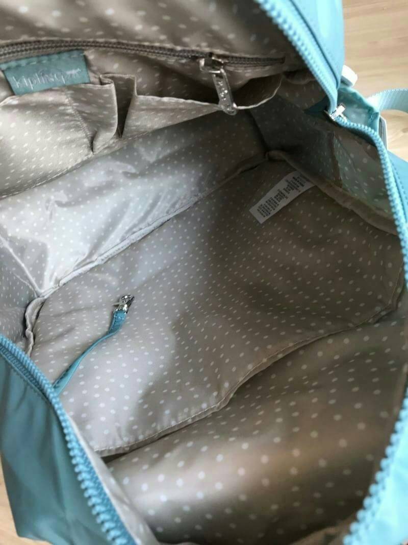 KIPLING IMMIN BACKPACK อีกcollection!ของรุ่นImmin กระเป๋าเป้สะพาย วัสดุPolyamide100% กันน้ำได้ ขนาดกำลังดี ใช้งานได้ทุกวัน เปิดปิดด้วยซิปคู่ ภายในมีช่องแยกเป็นสัดส่วน ประดับพวงกุญแจรุปหัวใจลายหินอ่อน ถอดแยกใช้งานได้ ราคาสุดคุ้มเลยคร้า!!