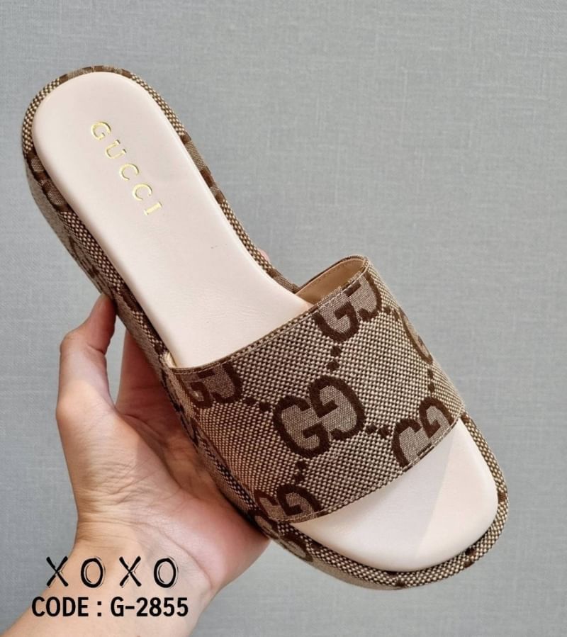 Gucci Sandals แตะสวม ส้นเสมอ ใส่สบายมาก น้ำหนักเบา หนังลายแบรนด์ แมทส์ชุดง่าย สวย หรู