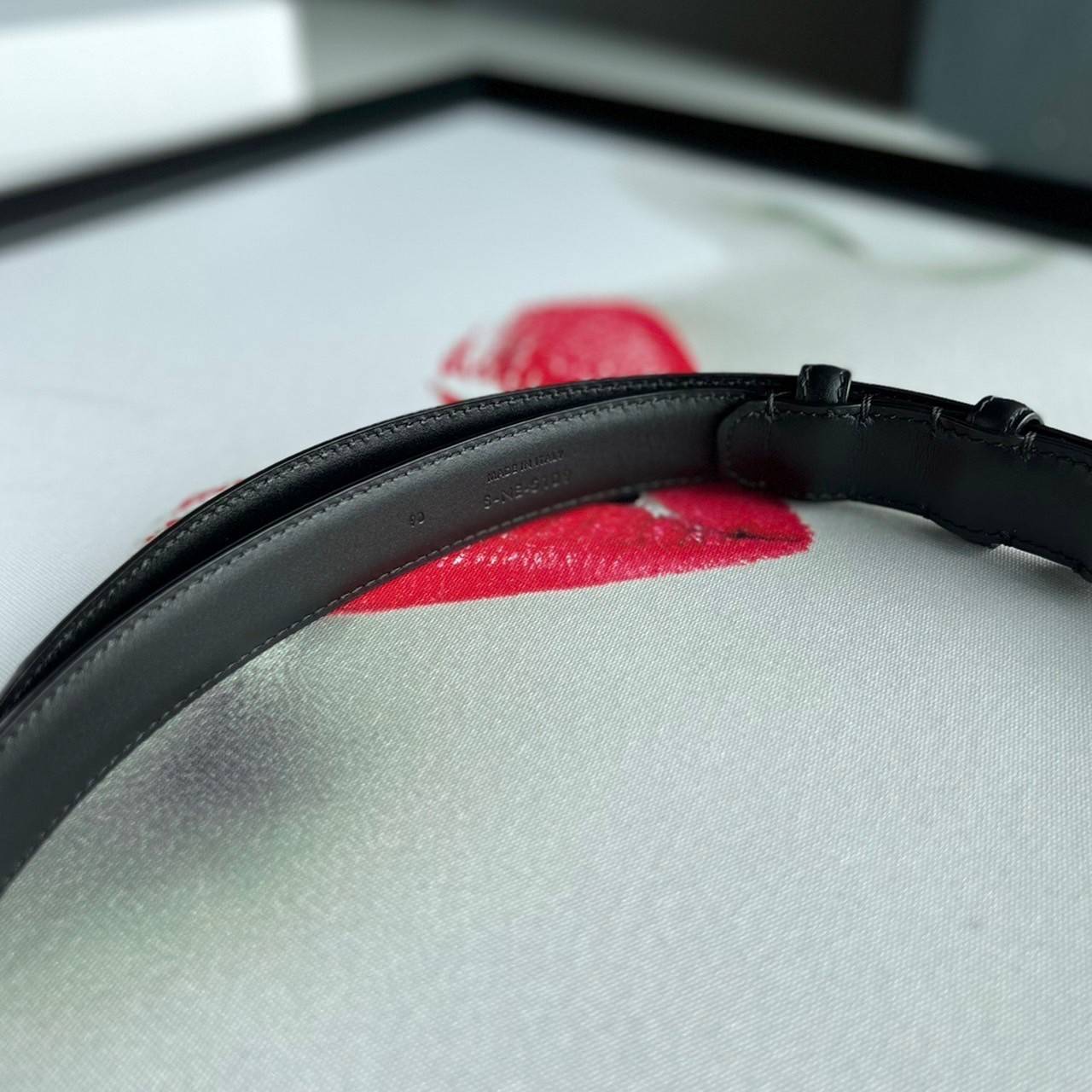 หนังแท้ CELINE BELT LOGO 18MM / Celine Triomphe Belt in Natural Calfskin เกรดใช้งานสลับของจริง ออริจินอลหนังแท้ หัวเข็มขัดโลโก้แบรนด์แบบ 3D Vintage สีทอง/สีดำ ปั้มโลโก้คมชัดคล้ายของจริง สายปรับระดับได้ในดีไซน์เรียบหรูเข้ากับทุกลุ๊คใช้ได้ทั้งชายหญิง