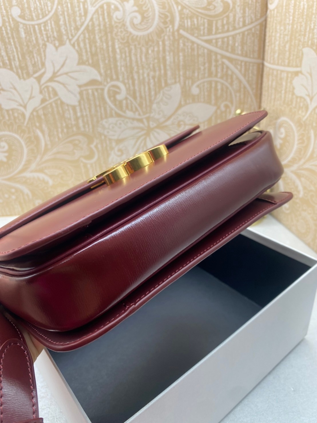 MEDIUM 22cm : CELINE CLASSIQUE TRIOMPHE BAG IN SHINY CALFSKIN / Celine Triomphe Bag / Celine Bag พร้อมส่ง 10 สี เกรดออริ 1:1 กระเป๋าแบรนด์หรูที่ควรมีแห่งปี