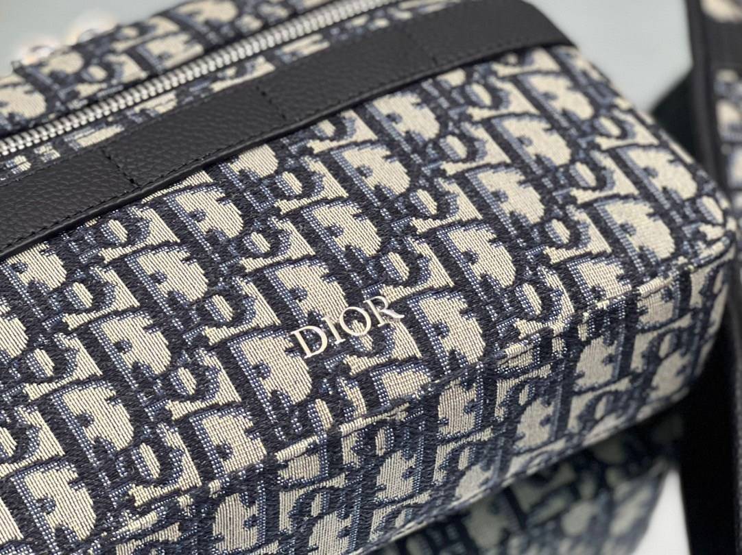 หนังแท้ DIOR SAFARI MESSENGER BAG / Dior crossbody Beige and Black Dior Oblique Jacquard พร้อมส่งที่ไทย งานหนังแท้และผ้าแจ็คการ์ดเกรดออริจินอล ภาพสินค้าถ่ายจากงานขายจริง ใช้งานต่างประเทศได้