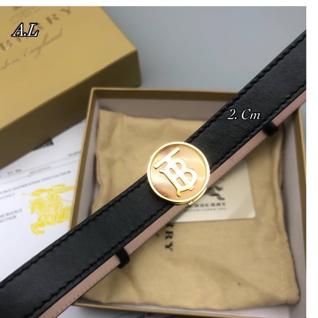 BURBERRY BELT LEATER 2cm เข็มขัดเบอร์เบอรี่ เกรดออริจินอลหนังแท้ ใช้งานง่าย ได้ทั้งชายหญิง เป็น everyday look ได้เลยค่ะ ภาพสินค้าถ่ายจากงานขายจริง ใช้งานต่างประเทศได้