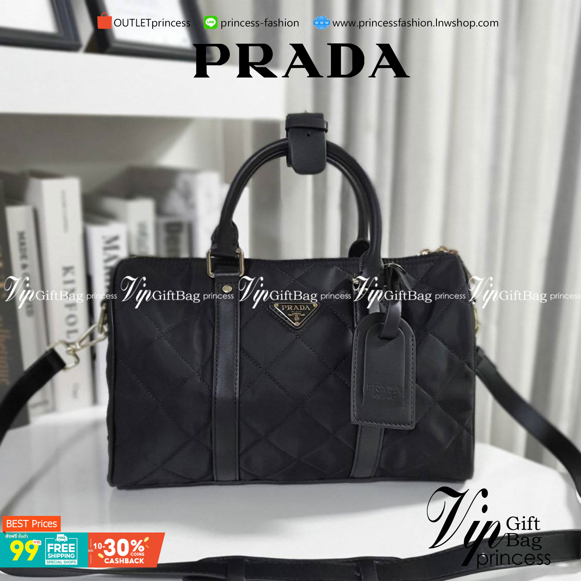 PRADA TRAVEL BAG **ทรงหมอนในตำนาน จะใช้อีกกี่ปีทรงนี้ก็ยังฮิตตลอดคะ กับงานพรีเมียมกิ้ฟท์ แบรนด์ PRADA ทรงหมอนลายตาราง อยู่ทรงสวยๆ จุของได้เยอะคะ Ipad เครื่องสำอางค์ ขวดน้ำ เหมาะสำหรับสาวๆ มากคะ ขนาดกำลังดีไม่ใหญ่เกินไป ถือสวยๆออกงานได้สบายคะ ตัวกระเป๋าอะไ