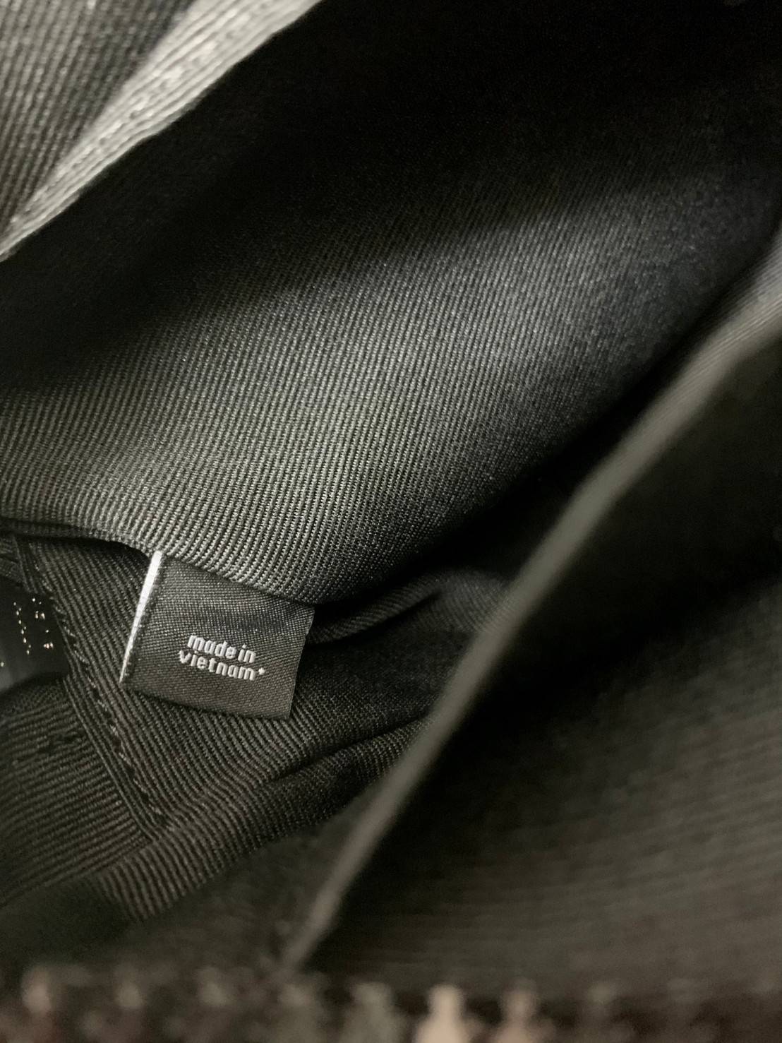 ลุคคือดูดีมากๆ ต้อนรับปีใหม่นี้กันค่า😘 COACH TRACK CROSSBODY ((2715)) เข้าใหม่อีกหนึ่งสี พร้อมส่งที่ไทย ใหม่ล่าสุดค่ะ! กระเป๋าสะพายครอสบอดี้ร์หรือสะพายข้าง หนังแท้ชั้นดีที่สุด หนังนิ่มเรียบสวยมากๆค่ะ ด้านหน้าเย็บป้ายหนังโลโก้แบรนด์ เปิดปิดกระเป๋าแ