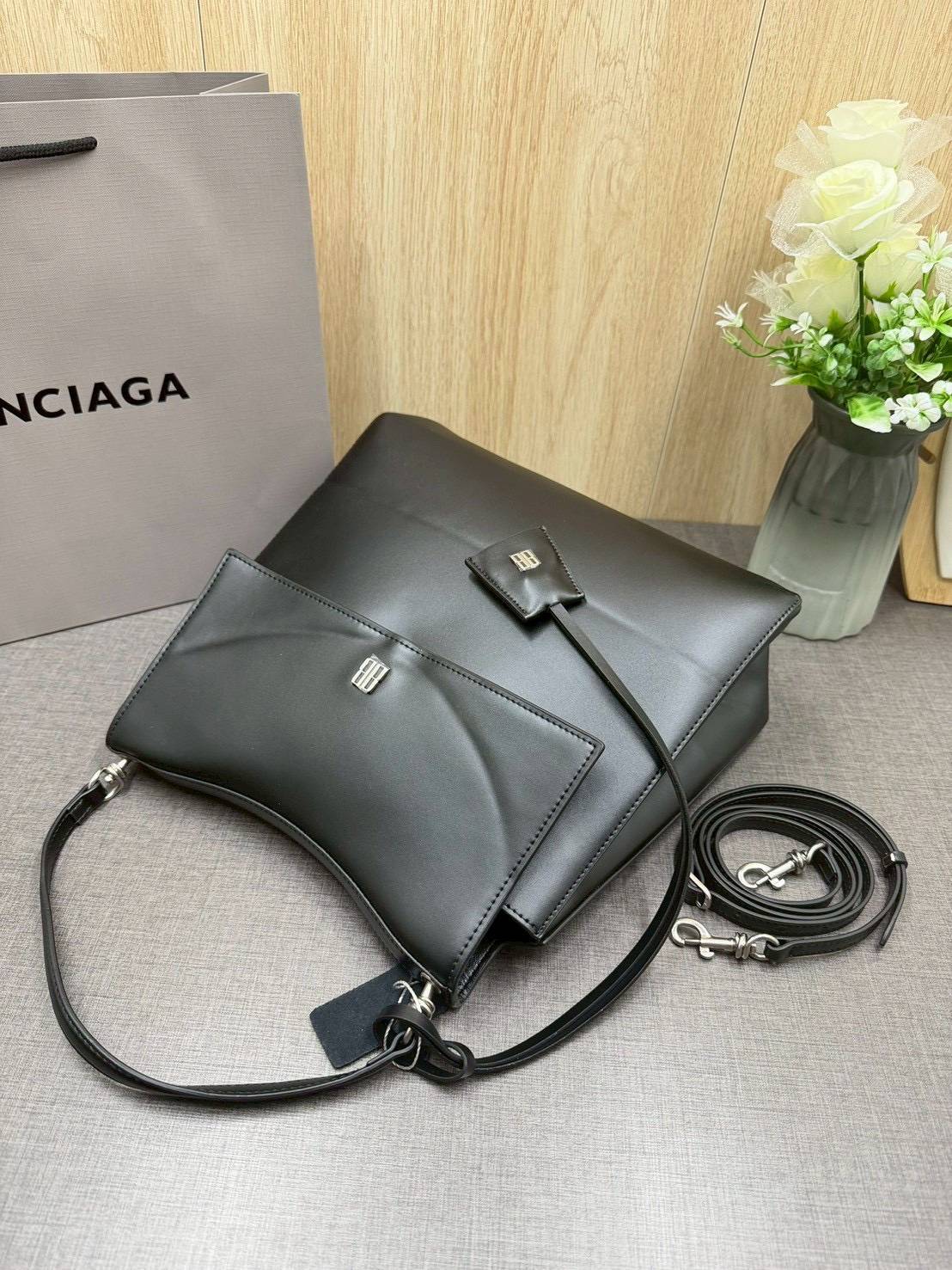 ORI หนังแท้ | Balenciaga Nano Medium Top Handle Bag 27cm กระเป๋าสะพายทรงโท้ท ดีไซน์ใหม่สวยเก๋ตามแบบฉบับแบรนด์
