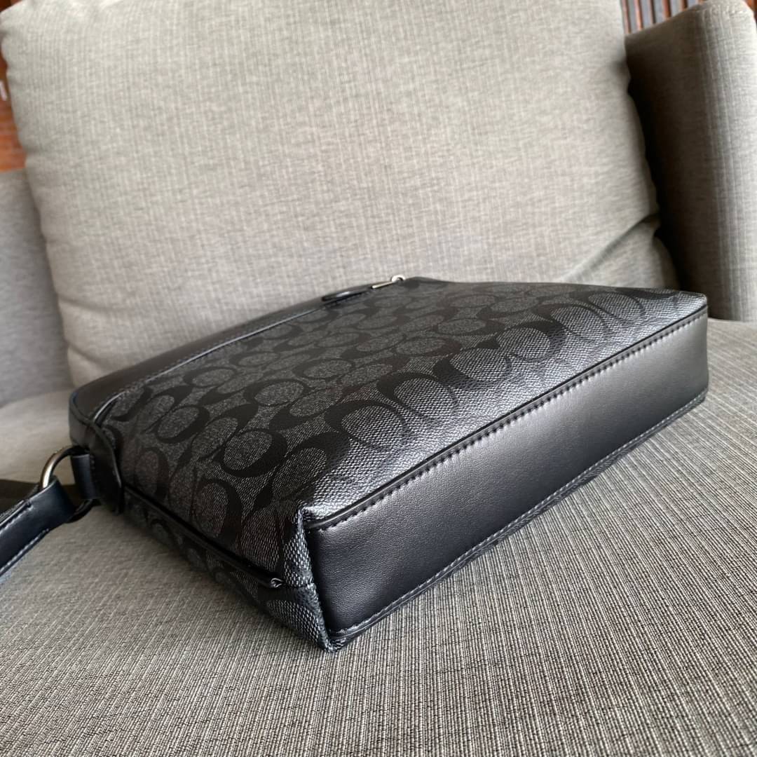 COACH HOUSTON FLIGHT BAG IN SIGNATURE CANVAS (F73336) ขายดีตลอดกาล!! คลาสสิคไม่มีใครเกิน!! กระเป๋าสะพายข้างทรงแมสเซ็นเจอร์ยอดฮิต ทรงสวย ดูดี 🔥 เป็นอีกรุ่น ที่พลาดแล้วต้องรอนานมากๆ ฮ๊อต ฮิต สุดๆ ใช้ได้ทุกเพศ Unisexสุดๆ เท่ห์มากบอกเลย จะออกงานไหน ไม