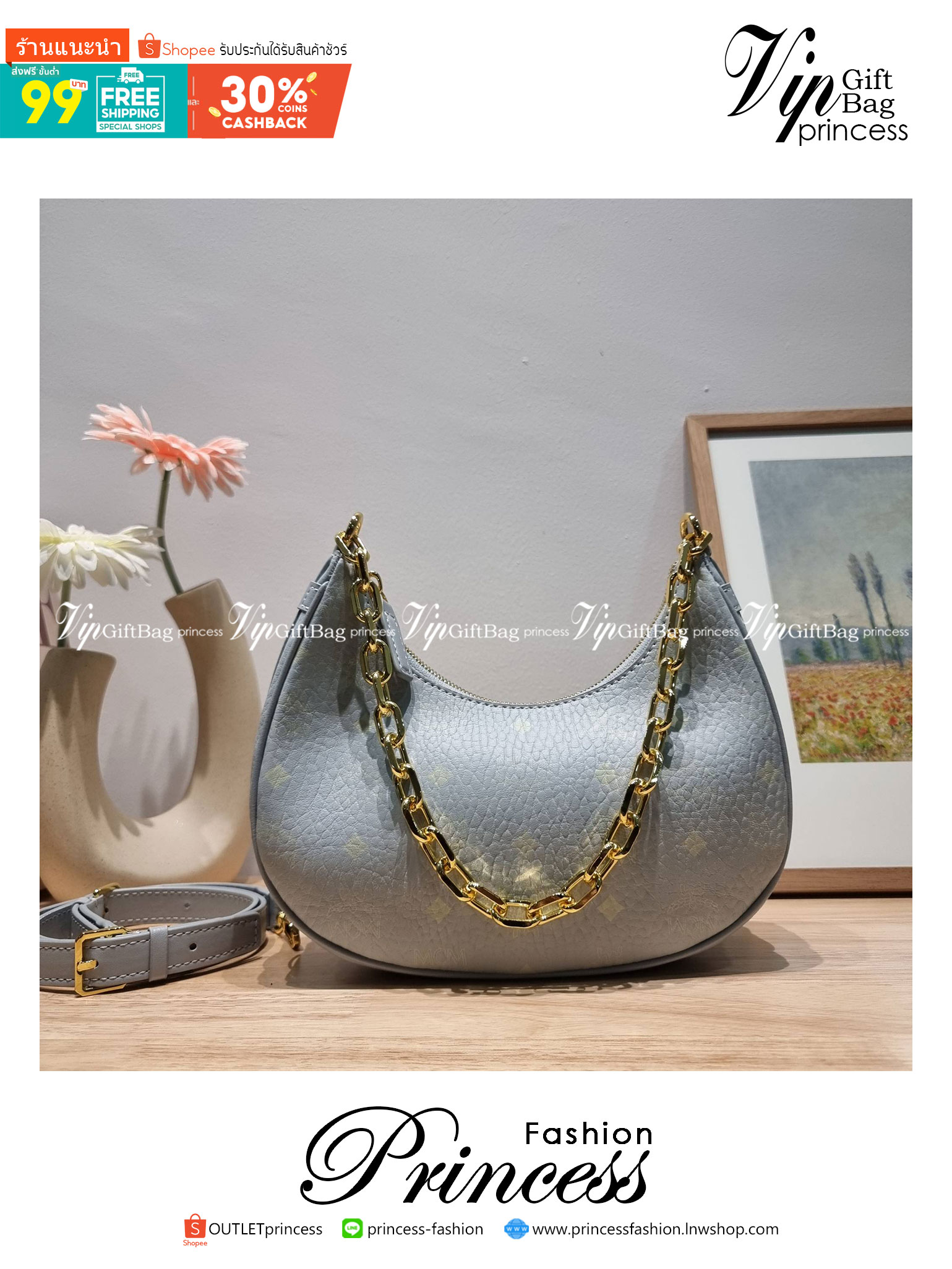 M.C.M AREN CRESCENT HOBO IN VISETOS ใหม่ล่าสุดก่อนใคร สวยได้ไม่ต้องรอ กับคอลใหม่ลุคลูกคุณ รูปทรง half moon ยอดฮิต ตอบโจทย์ได้ทุกลุค ทุกไลฟ์สไตล์ ใช้งานได้ง่ายคล่องตัว กับกระเป๋าสะพายข้าง ที่มาพร้อมสายโซ่คล้องด้านหน้า และสายหนังครอสบอดี้