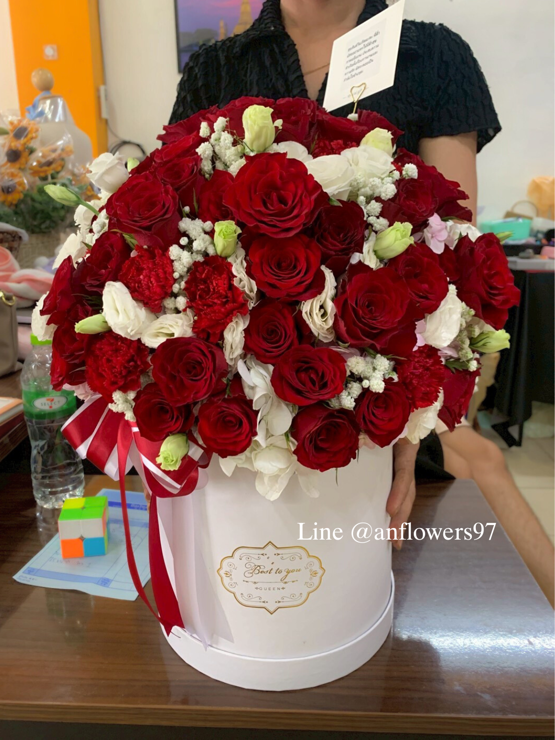 Flowers box ดอกไม้โทนสีแดงขาว