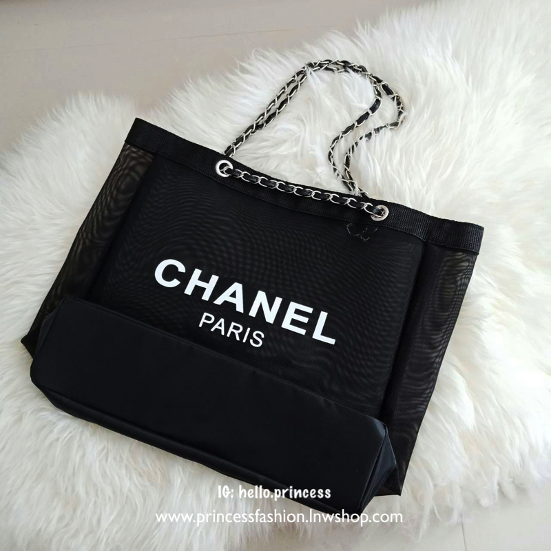พร้อมส่งความสวยหรู 👠👠 Chanel Shopping Bag With Chain กระเป๋าสะพายใบใหญ่ทรง Shopping Bag Limited Edition พรีเมี่ยมกิ้ฟของแท้นำเข้าจาก Chanel Perfume Counter ของแท้100% (ไม่ใช่งานเลียนแบบ) ใบใหญ่วัสดุ Nylon โปร่ง *อะไหล่เงิน ♡ ปั้ม CH