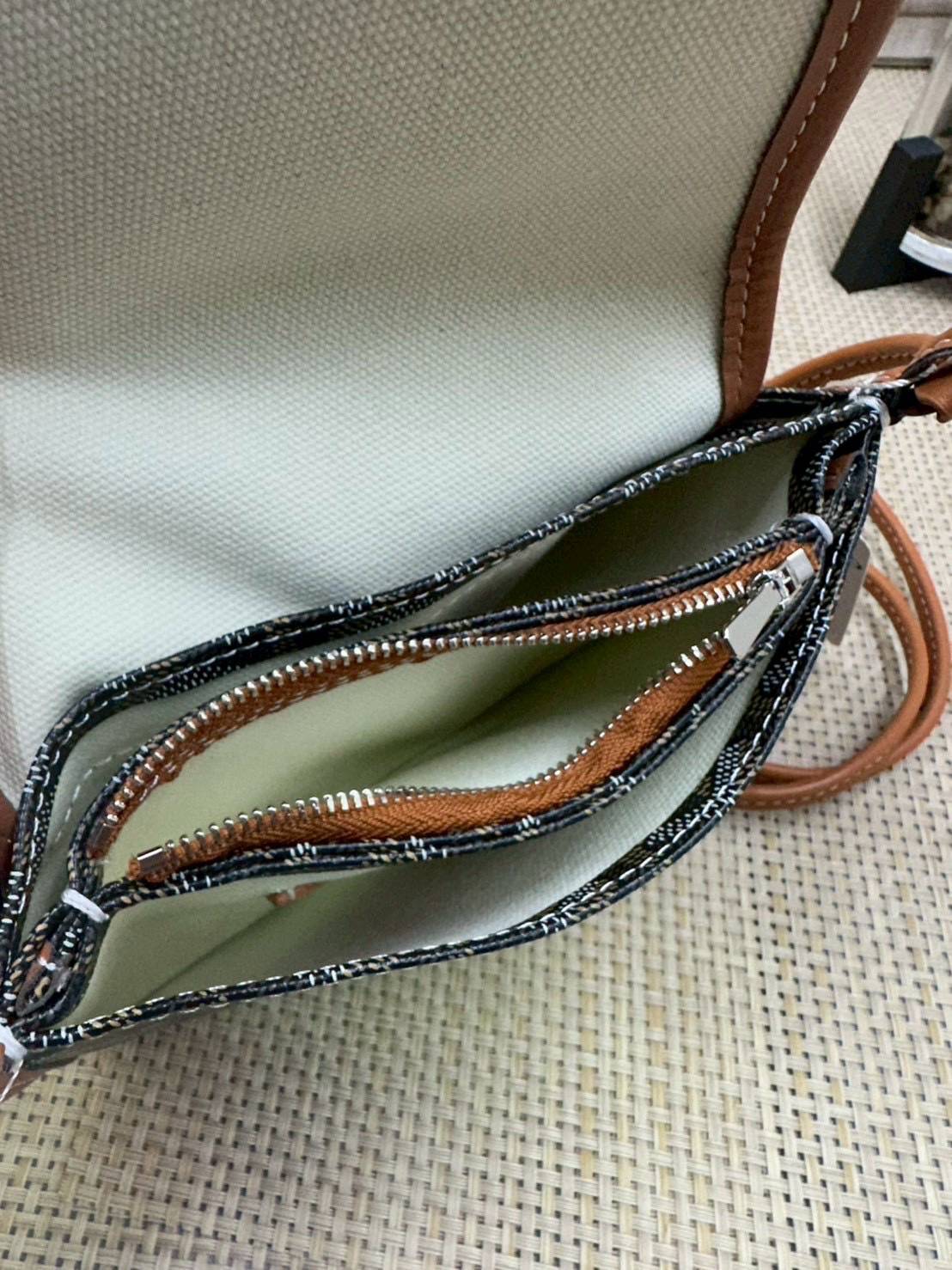 พร้อมส่ง 10 สี ORI หนังแท้ | GOYARD Plumet pouch-wallet กระเป๋าสะพายใบเล็กกะทัดรัด ดีไซน์กระเป๋าสตางค์ Plumet ดีไซน์มาพร้อมช่องใส่เหรียญ ธนบัตร และบัตรต่างๆ