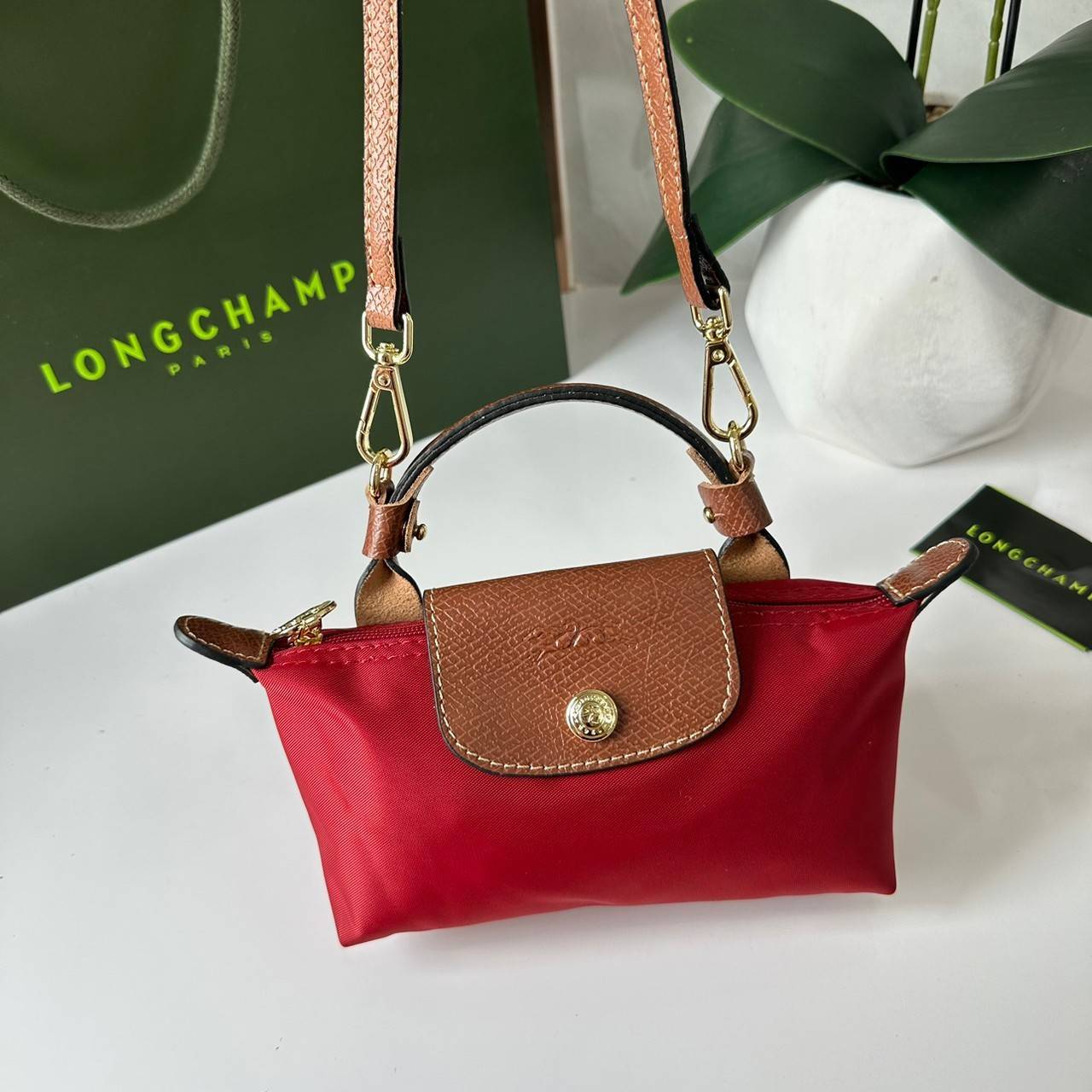 LONGCHAMP LE PLIAGE ORIGINAL Pouch with handle กระเป๋าใบเล็กขนาดกระทัดเหมาะกับใส่ของจำเป็นจุกจิก กันน้ำได้ พร้อมส่ง