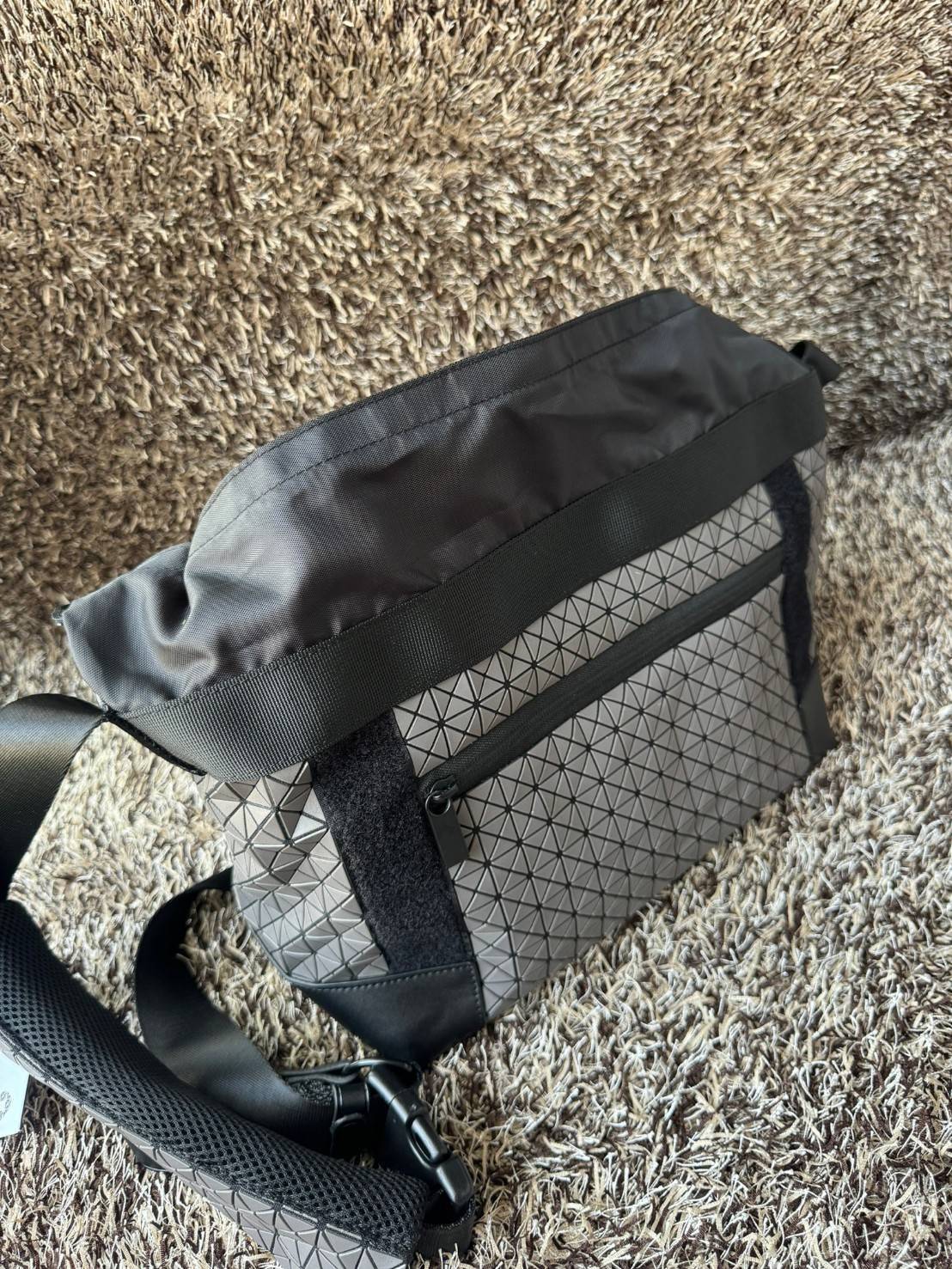 พร้อมส่ง 4 สี Baobao issey miyake Sling shoulder bag / Miyake geometric-panelled Laptop กระเป๋าสะพาย 🧡 เกรดออริจินอล 1:1 สลับแท้ ใช้งานต่างประเทศได้