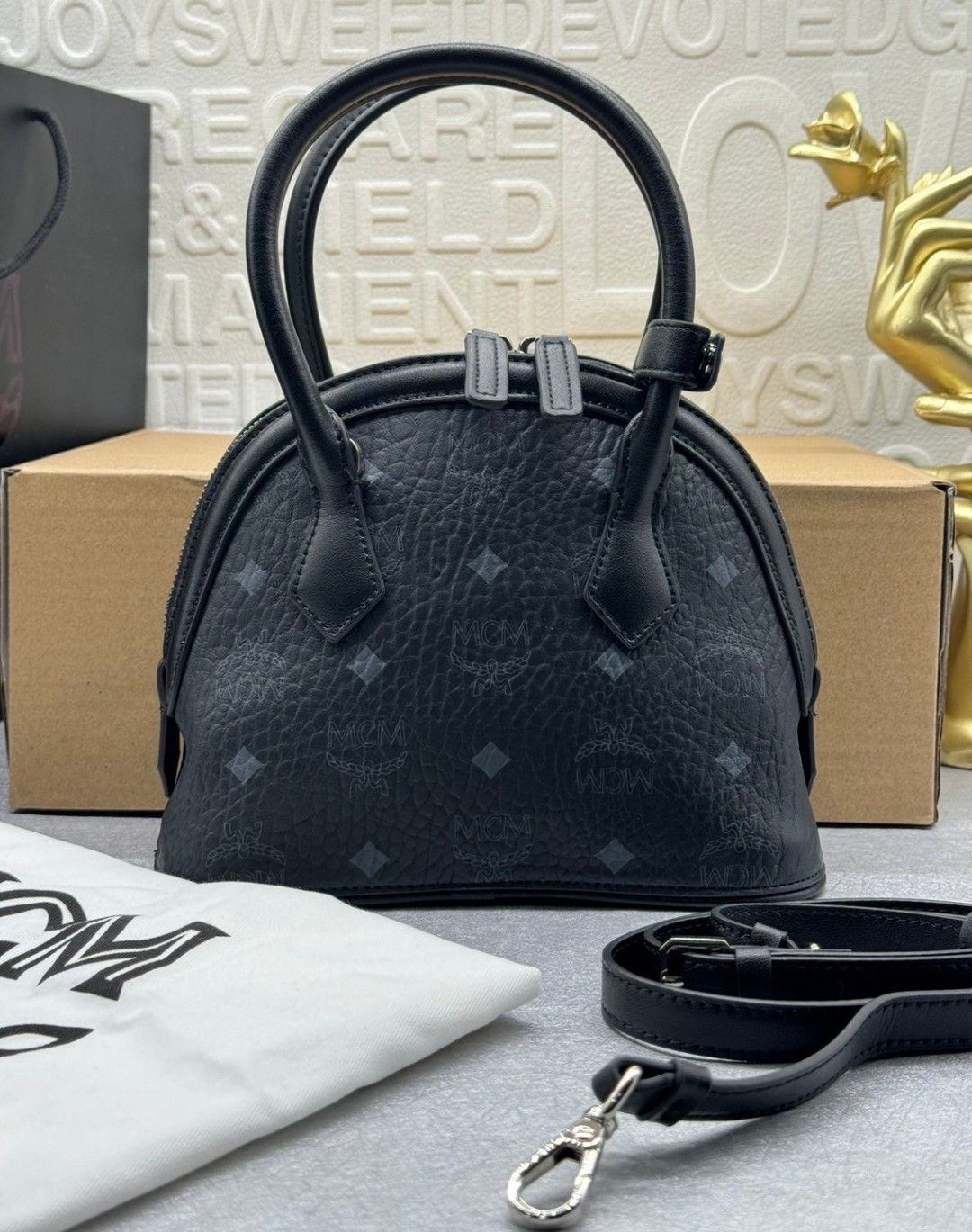 M.C.M TRACY TOTE IN VISETOS กระเป๋าถือ/สะพายข้าง ทรงยูนีคโดดเด่น น่าใช้ หูจับในตัว เกรดออริ สลับแท้ 1:1