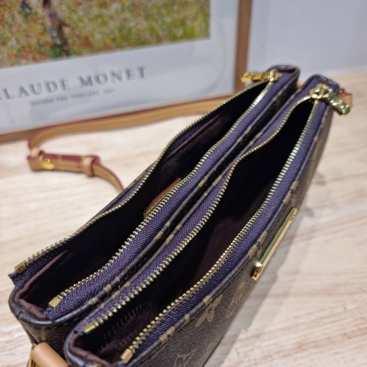 LV liv pochette กระเป๋าสะพายทรงสวย เป็นเอกลักษณ์ ดีไซน์ลวดลายโมโนแกรมเรียบหรู