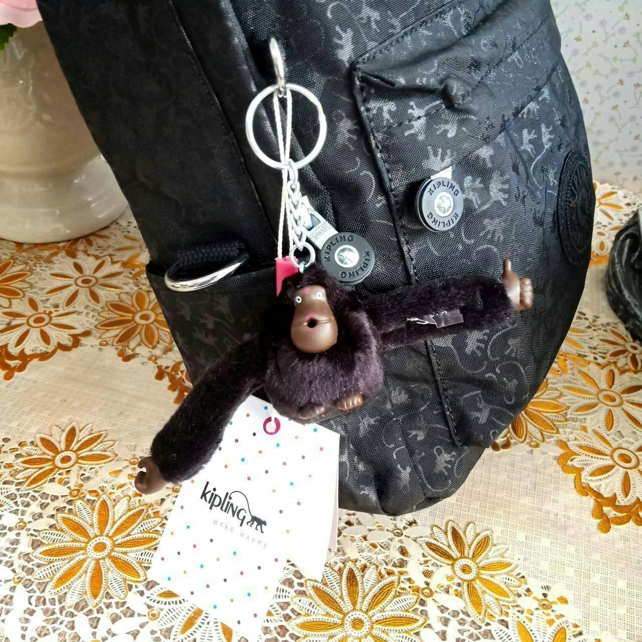 KIPLING 2WAYS MINI BACKPACK 👍กระเป๋าสะพาย2Wayรุ่นใหม่วัสดุ Nylon & Polyester 100% 👍หูหิ้วมีลายปั้มแบรนด์ 👍สายสะพายยาวเลื่อนปรับได้ถอดได้ 👍สามารถถือหรือสะพายได้ จะสะพายไหล่ สะพายเฉียง Crossbody หรือจะคล้องสายเป็นเป้สะพายหลัง