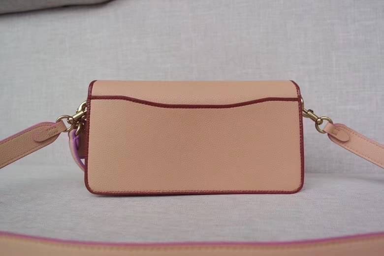 OUTTLET 】Coach Tabby Shoulder Bag 26 กระเป๋าหิ้วได้//คล้องไหล่ได้//สะพายข้างได้ ใบเดียวสุดคุ้มค่ะ! เปิดปิดกระเป๋าแบบกระดุมแม่เหล็ก มีอะไหล่Cตัวใหญด้านหน้าบ่งบอกถึงความหรูทีเดียวค่ะ ใส่กระเป๋าเงินใบยาวได้ มีช่องซิปกลาง;ช่องเล็กใส่ของจุกจิก;ช่องด้านหน้าหนึ่