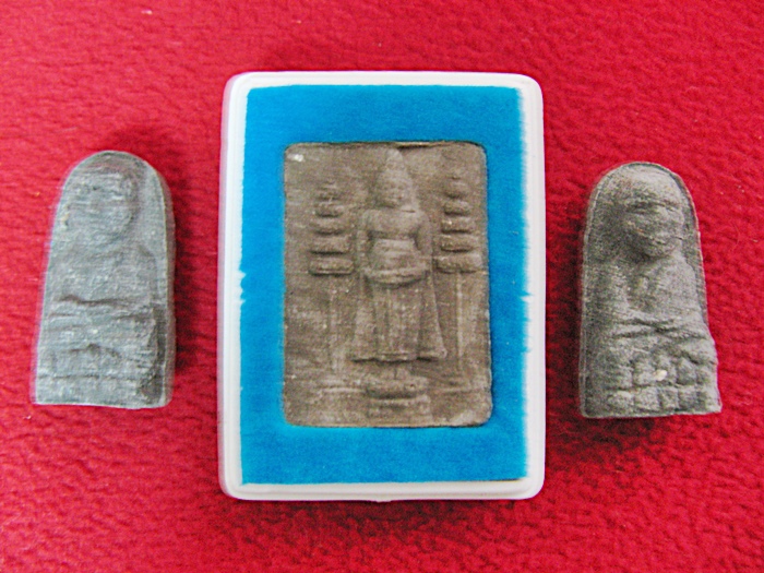 สินค้าหมดค่ะ หลวงพ่อบ้านแหลม + หลวงปู่ทวด(เหยียบน้ำทะเลจืด)พิมพ์พระรอด 2 องค์ วัดศรัทธาธรรม จังหวัดสมุทรสงคราม จัดสร้างค่ะ