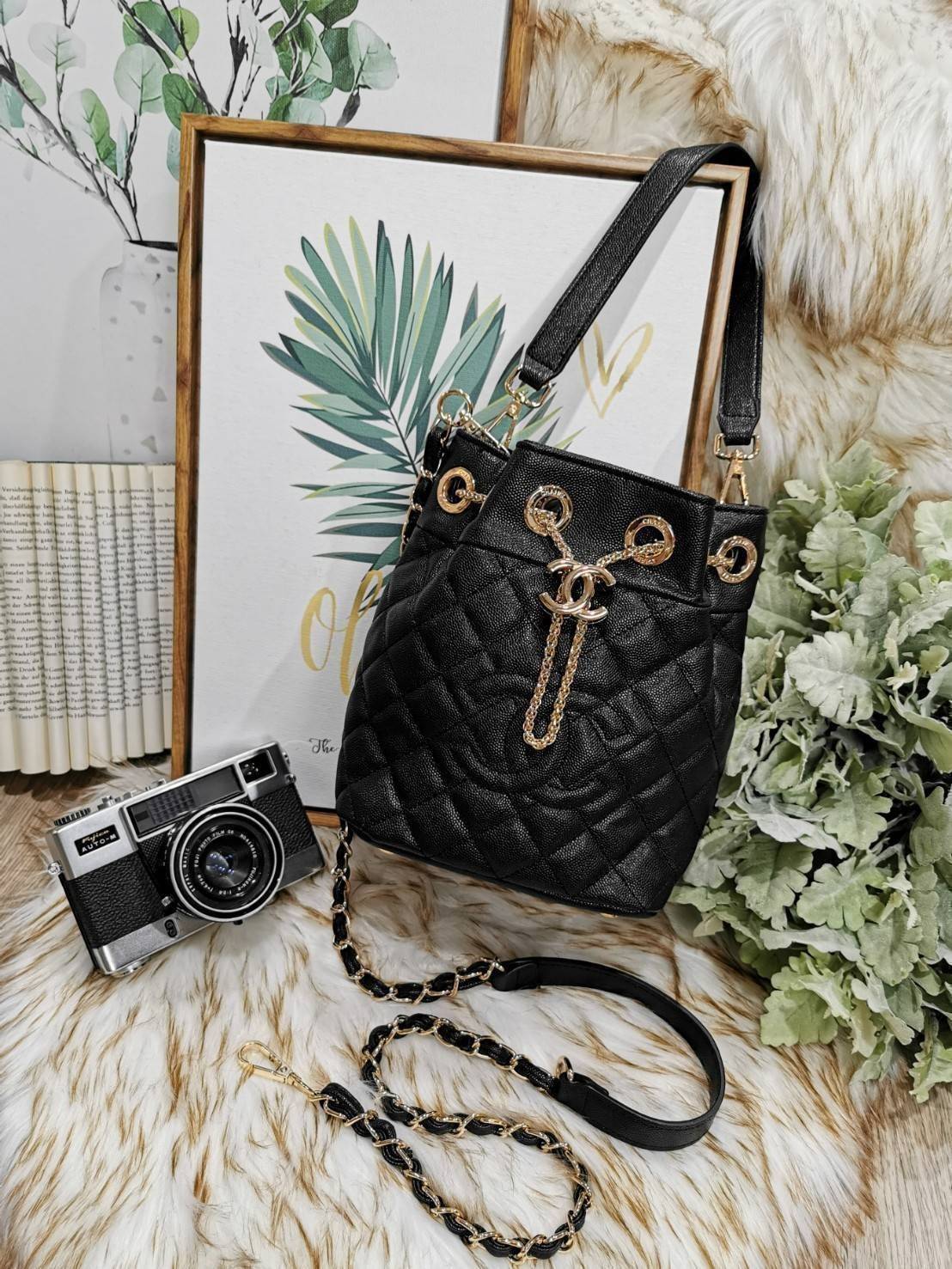 CHANEL Crossbody Bag With Chain / Chanel Bucket Bag กระเป๋าถือหรือสะพาย หนังคาเวียร์ลายตาราง ใช้ได้หลายสไตล์