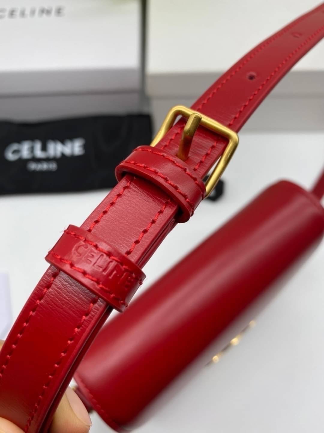 TEEN 18cm : CELINE TEEN TRIOMPHE BAG IN SHINY CALFSKIN / Celine Triomphe Bag / Celine Bag พร้อมส่ง 7 สี เกรดออริ 1:1 กระเป๋าแบรนด์หรูที่ควรมีแห่งปี รูปทรงสี่เหลี่ยมรุ่นฮอตฮิตของเหล่าดาราและเซเลบทั้งหลาย ดีไซต์เรียบหรู