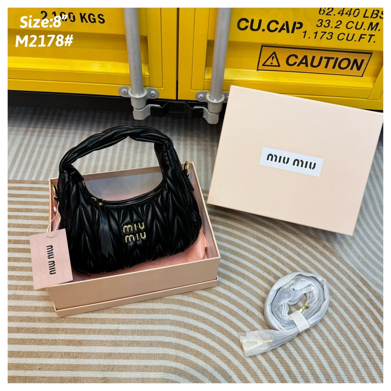 MIU MIU WANDER MATELASSÉ MINI HOBO BAG กระเป๋าถือ/กระเป๋าสะพายข้าง แบรนด์ดังจากอิตาลี ด้วยเอกลักษณ์ความโดดเด่น