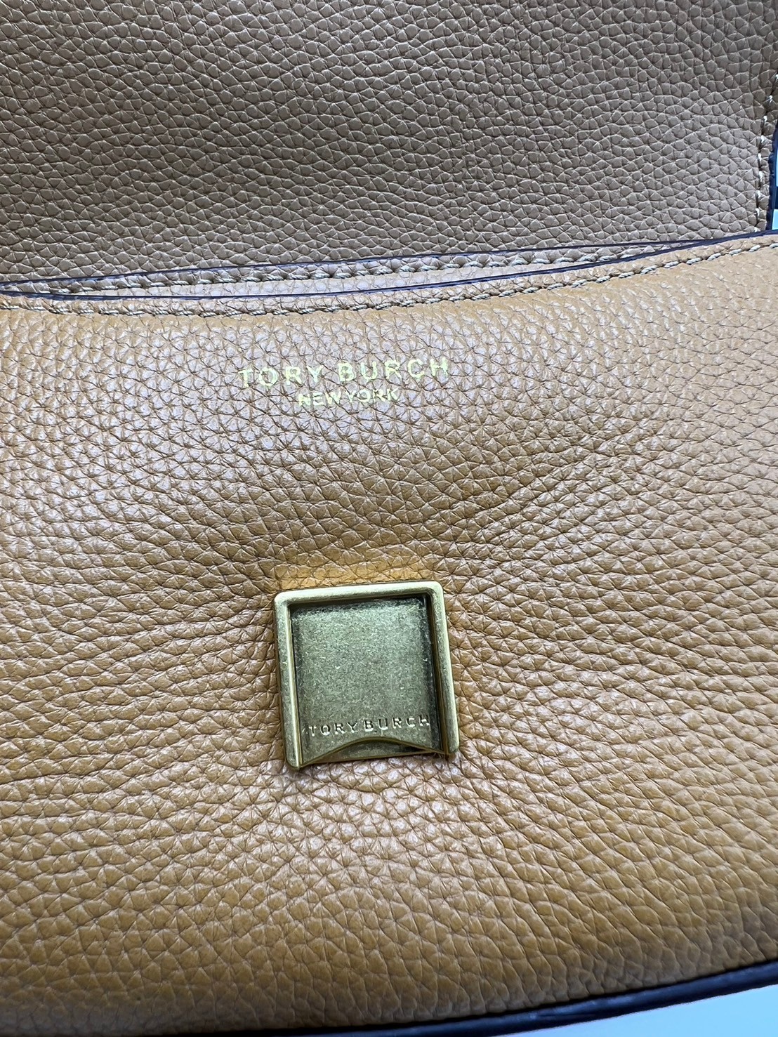 Tory Burch Britten Convertible Crossbody Bag กระเป๋าสะพายดีไซน์เรียบหรู เกรดออริ สลับแท้ 1:1 ใช้งานต่างประเทศได้