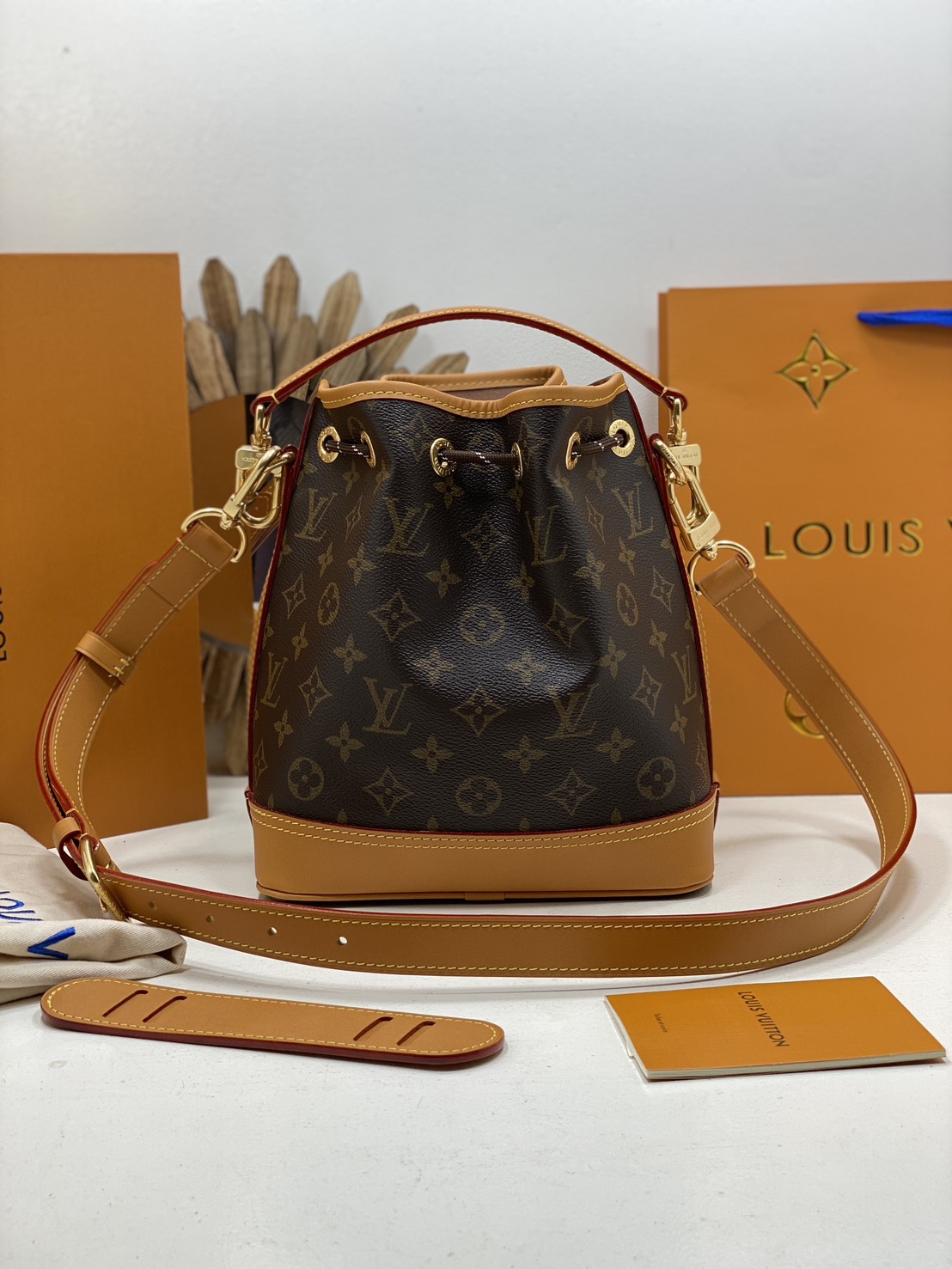 TOP ORI หนังแท้ | เกรดดีสุด LV Noé Cargo bag กระเป๋าทรงบัคเก็ต มาพร้อมรายละเอียดพิถีพิถันสะท้อนประวัติศาสตร์อันยาวนานของเมซง