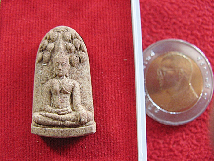 สินค้าหมดค่ะ พระรอดรุ่นแรก หลวงปู่พวง เนื้อว่านนกคุ้ม วัดน้ำพุสามัคคี จ.เพชรบูรณ์ พร้อมกล่องเดิมค่ะ