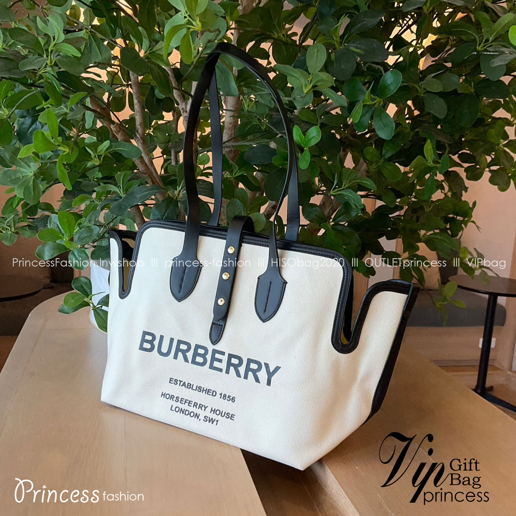 BURBERRY FRAGRANCES TOTE BAG พร้อมส่งรุ่นใหม่!! BURBERRY LARGE LONDON TOTE BAG IN WHITE / Burberry Canvas Logo Tote Bag กระเป๋าสะพายไหล่ทรงช้อปปิ้ง ทรงคลาสสิค ฮิตตลอดกาล ตัวกระเป๋าวัสดุหนังผ้าแคนวาส