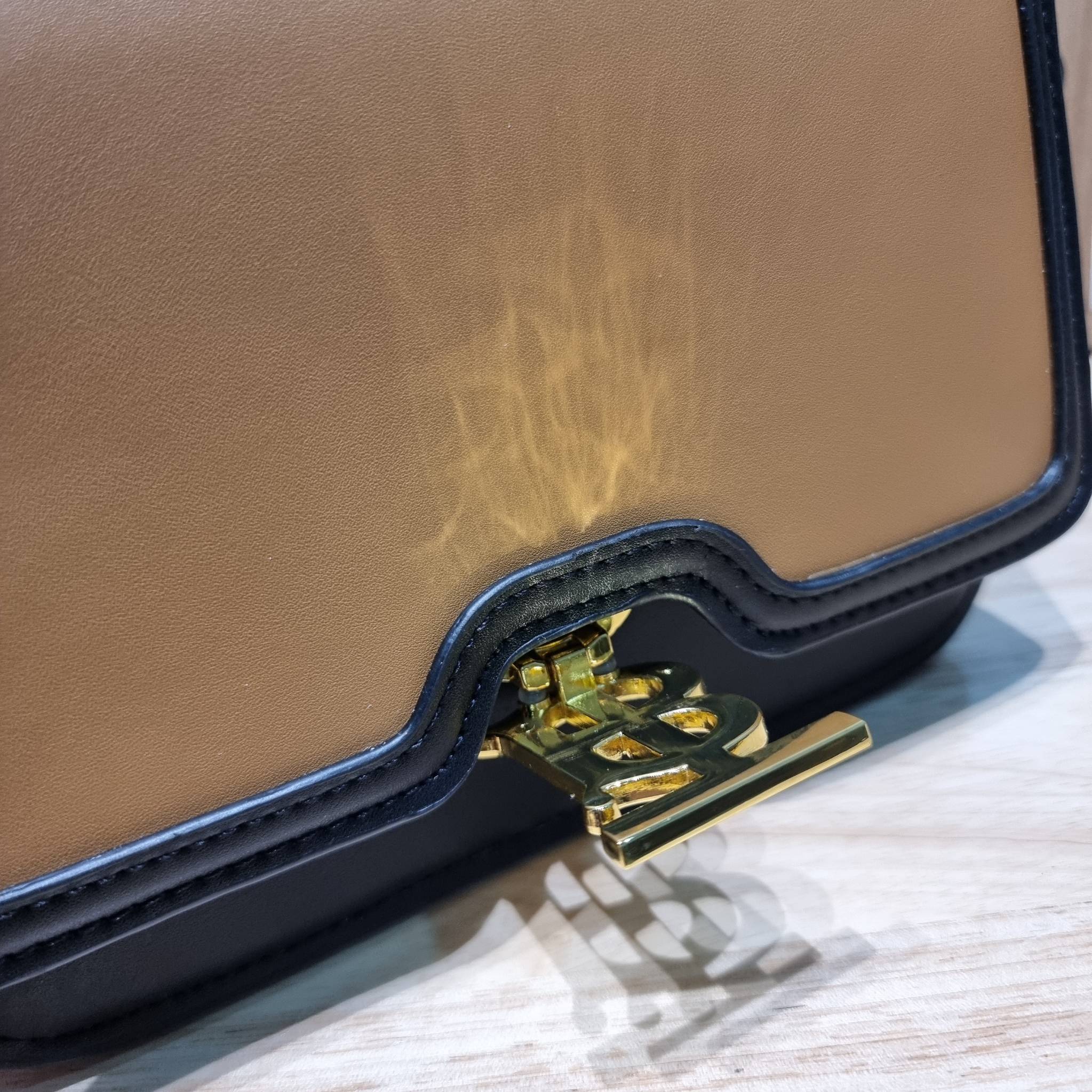 BURBERRY FRAGRANCES CROSSBODY BAG / BURBERRY SMALL CHECK CANVAS AND LEATHER TB BAG เบสท์ไอเท็ม!! คอลเลคชั่นที่ปังตลอดปี รอบนี้ออกแบบสไตล์ผู้ดีอังกฤษ เป็นเอกลักษณ์ london check โดดเด่น