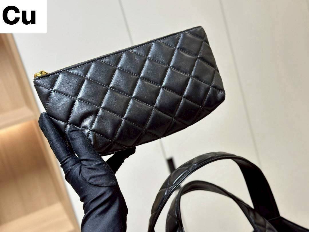 YSL tote bag / YSL ICARE MAXI SHOPPING BAG พร้อมส่ง 3 สี กระเป๋าใบใหญ่ทรงโท้ท ที่เอาอยู่ทุกลุค จุของได้แบบไม่ต้องกังวล ด้วยดีเทลเรียบแต่มีความหรู โลโก้โดดเด่น ใช้ได้ง่าย ใช้งานได้สะดวก