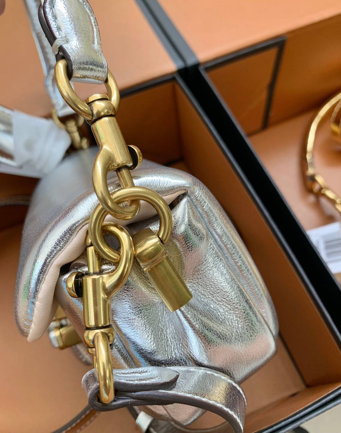 น้องสวยมากก สินค้าจริงสวยกว่าในรูป ไม่จกตาค่ะ! COACH PILLOW TABBY SHOULDER BAG 18 ((C3880)) 📣 พร้อมส่งที่ไทย คุณภาพเกินราคา! กระเป๋าหิ้ว//สะพายแบบครอสบอดี้ร์ 🔺หนัง nappa อย่างดี หนานิ่ม นุ่มมากๆ หลงรักน้องแน่นอน