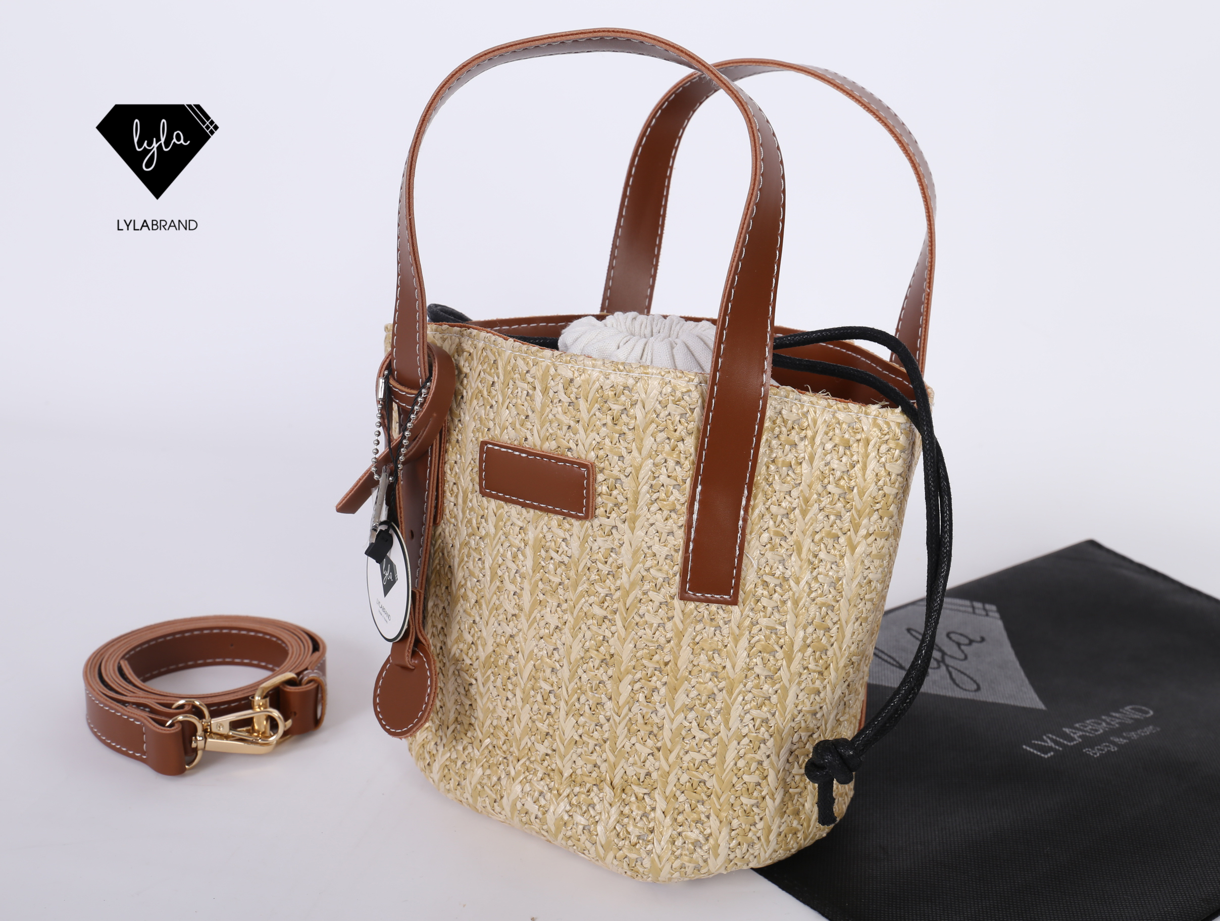LYLABRAND🔔 WOVEN BUGKET กระเป๋าที่เพิ่มความหวานให้กับสาวๆได้อย่างลงตัว ตัดด้วยหนังสีน้ำตาล ดูคุณหนูสุดๆ ❤️