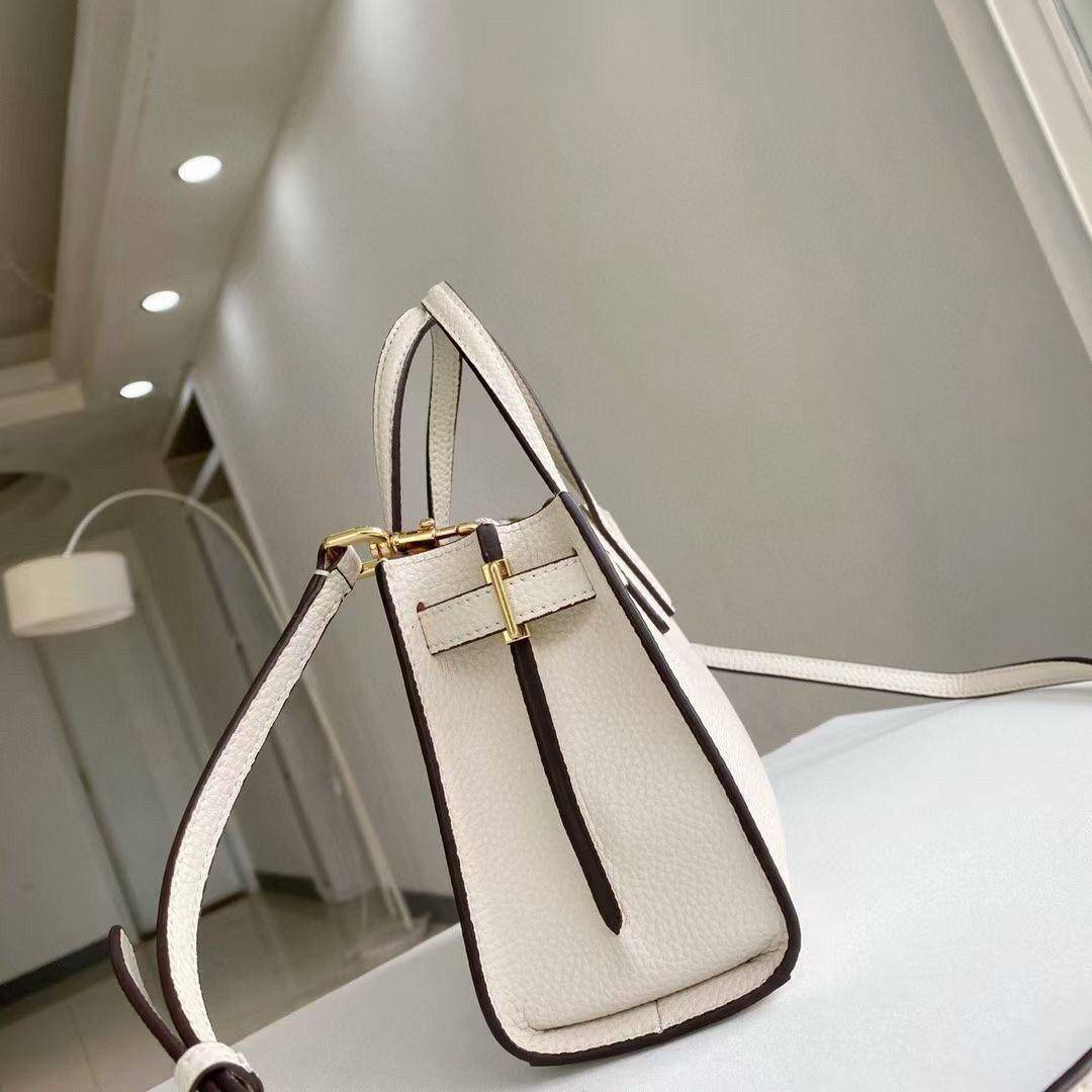 ของแท้ 💯% 】Tory walker Micro Satchel กระเป๋าถือหรือสะพายไหล่ วัสดุหนังแท้ ด้านหน้าประดับโลโก้แบรนด์ อะไหล่ทองสวยหรู