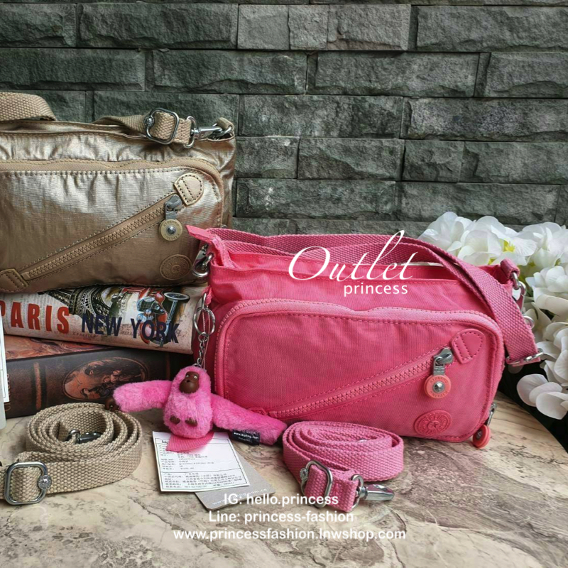 Kipling milos crossbody bag (K13696) กระเป๋าสะพายข้าง crossbody ขนาดกำลังดี มี 2 สาย สายสะพายสั้น ถือเป็นทรงพอรช์(pochette)ถอดเปลี่ยนสลับกับสายยาวได้ มีช่องซิปใช้งาน3ช่อง 2ช่องใหญ่ภายในมีเล็กแยกเป็นสัดส่วน ใส่มินิไอแพค กระเป๋าสตางค์ยาวได้ ด้านหน้ามีช่องซิ