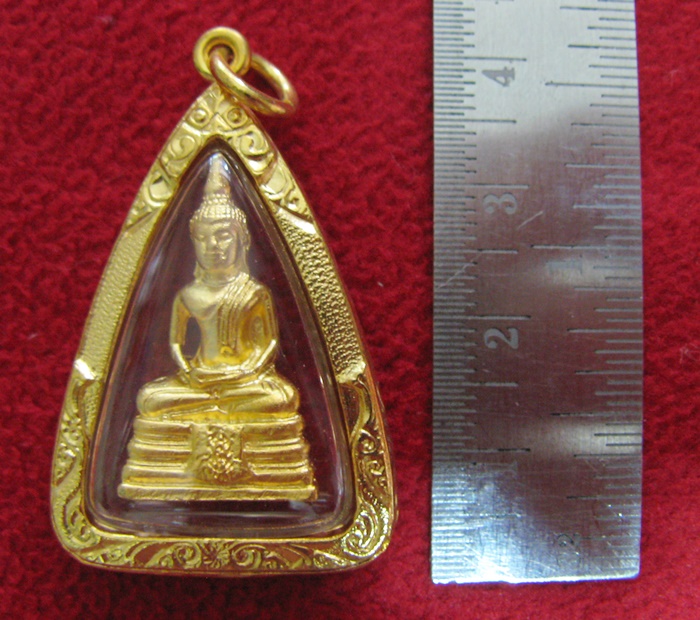 สินค้าหมดค่ะ จี้หลวงพ่อโสธรพิมพ์กลาง สูง2.5ซม. เนื้อทองเลี่ยมทองไมครอนพร้อมใบคาถาค่ะ