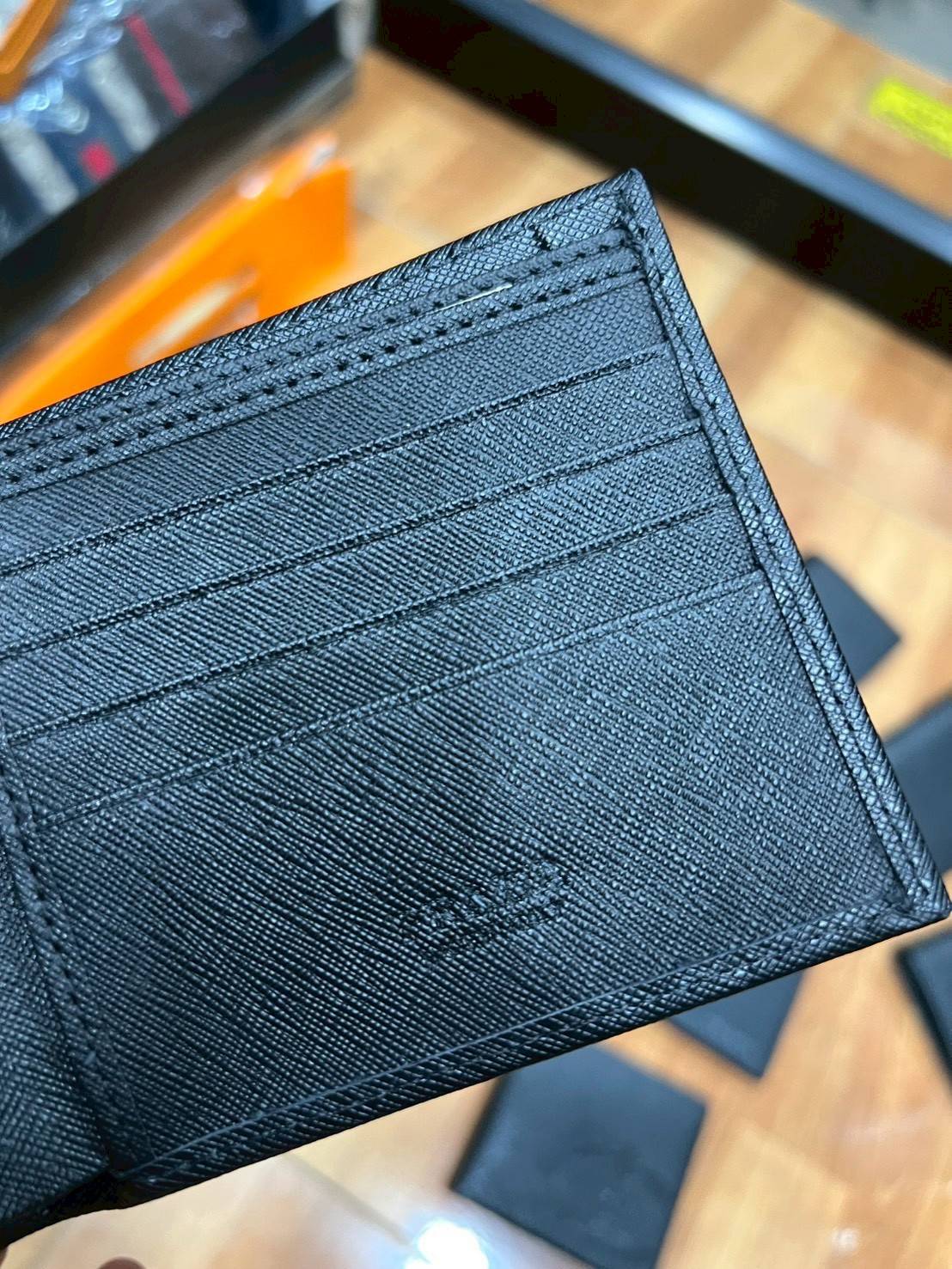 ORI หนังแท้ | Prada Long Wallet / Prada Short Wallet / Prada metal saffiano leather Wallet กระเป๋าสตางค์ใบยาว กระเป๋าสตางค์ใบสั้น กระเป๋าสตางค์ผู้ชาย