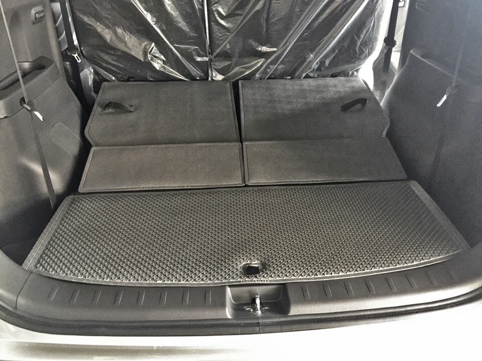 พรมกระดุมเม็ดเล็ก XPANDER รุ่นรีดขอบ สีเทาเข้ม เต็มคัน +ปิดเบาะเเถว3ลายหนังเรียบ