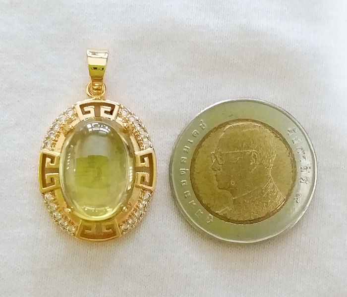 สินค้าหมดค่ะ จี้พลอยมณีใต้น้ำ(เพชรพญานาค)สีเหลืองแบบใหญ่เลี่ยมกรอบประดับเพชร(ทุกราศี)เสริมโชคเสริมดวงค่ะ